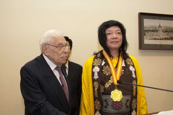 佛教最高领袖第三世多杰羌佛获世界和平奖最高荣誉奖